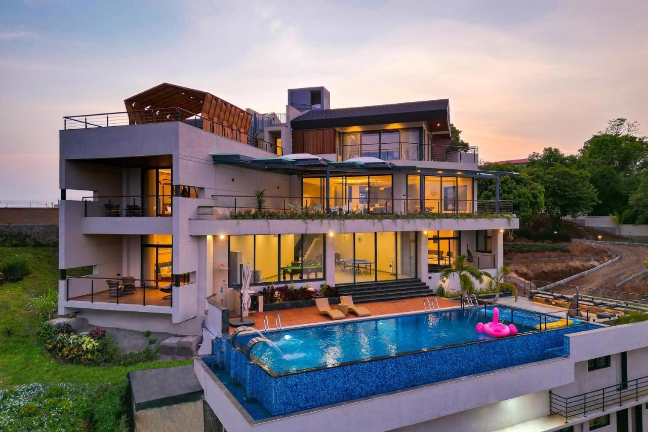 Pearl Lakeview Mansion By Stayvista - Lakeside Villa With Infinity Pool, Jacuzzi, In-House Theatre & Games Room อิกัตปุรี ภายนอก รูปภาพ