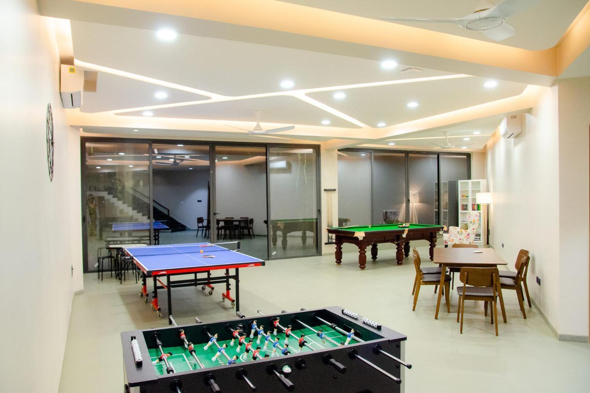 Pearl Lakeview Mansion By Stayvista - Lakeside Villa With Infinity Pool, Jacuzzi, In-House Theatre & Games Room อิกัตปุรี ภายนอก รูปภาพ