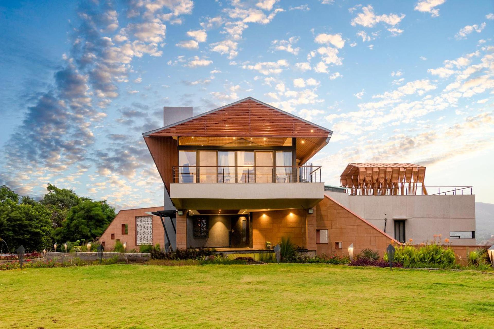 Pearl Lakeview Mansion By Stayvista - Lakeside Villa With Infinity Pool, Jacuzzi, In-House Theatre & Games Room อิกัตปุรี ภายนอก รูปภาพ