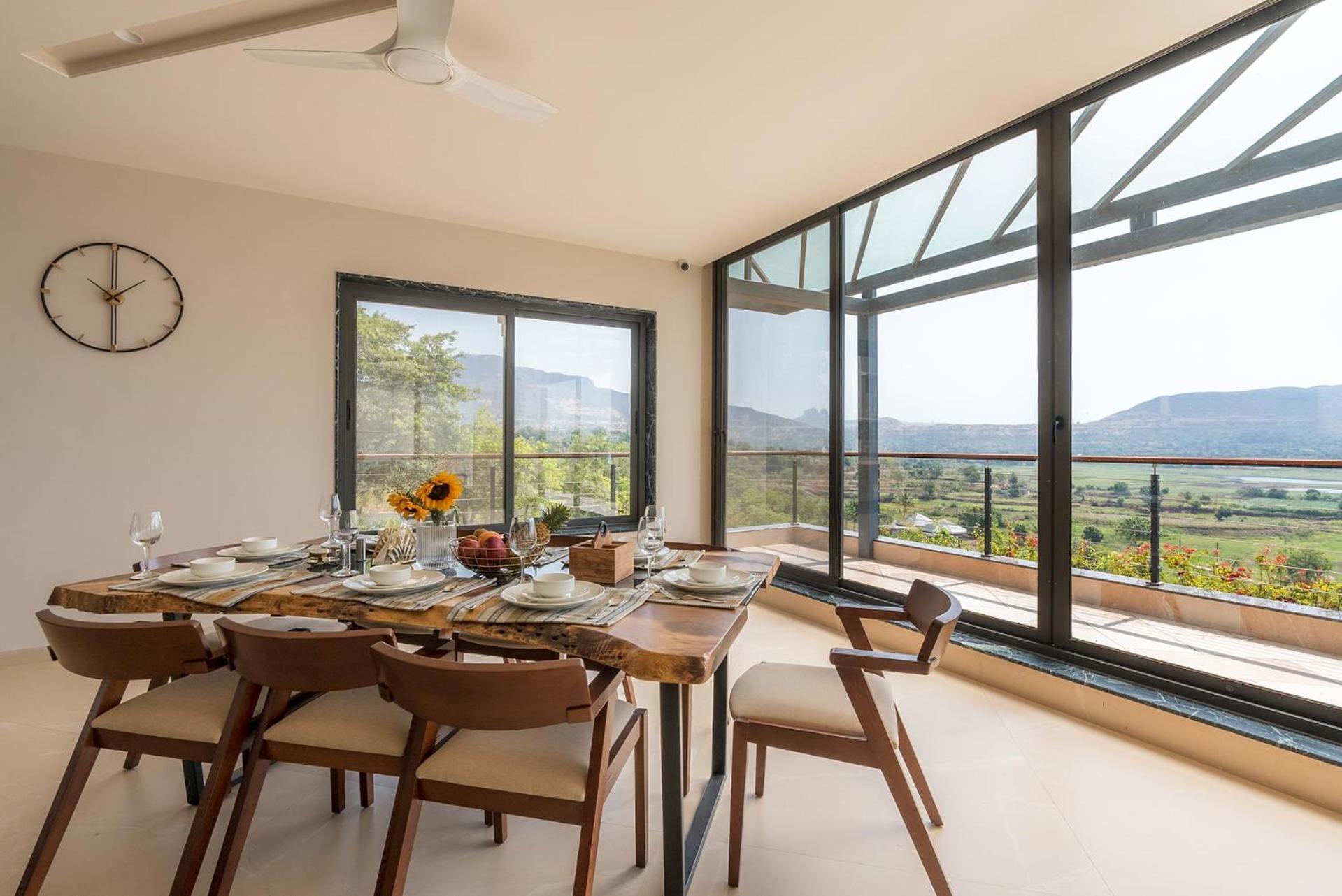 Pearl Lakeview Mansion By Stayvista - Lakeside Villa With Infinity Pool, Jacuzzi, In-House Theatre & Games Room อิกัตปุรี ภายนอก รูปภาพ